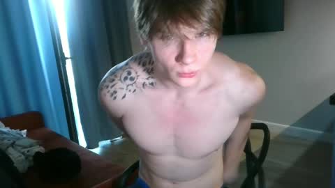 Snapshot of knotsiemens chatting on 04/01/26, 01:01 Adam online show from 04/01/26, 01:01