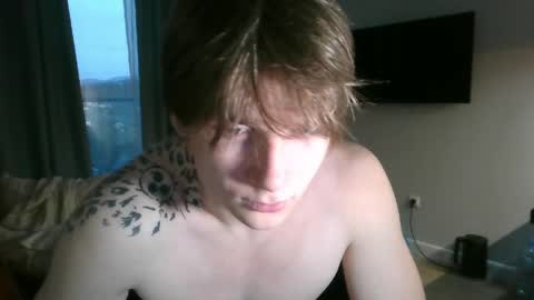 Snapshot of knotsiemens chatting on 04/11/26, 04:11 Adam online show from 04/11/26, 04:11