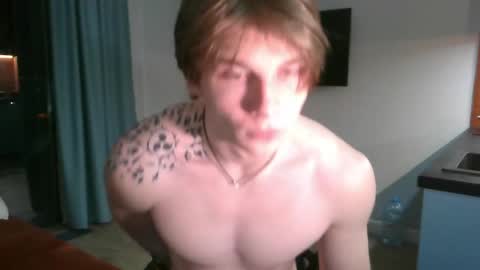 Snapshot of knotsiemens chatting on 04/17/26, 08:12 Adam online show from 04/17/26, 08:12