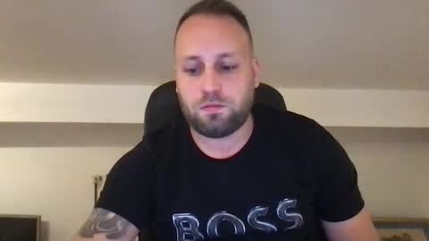 Snapshot of kobasic chatting on 10/12/25, 04:00 hugo online show from 10/12/25, 04:00