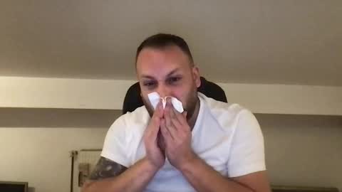 Snapshot of kobasic chatting on 10/15/25, 11:27 hugo online show from 10/15/25, 11:27