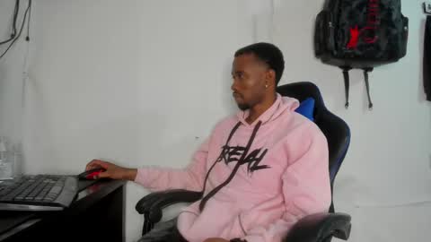 Snapshot of kofi_exotic_ chatting on 05/23/26, 04:07 kofi online show from 05/23/26, 04:07
