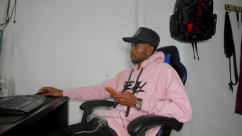 Snapshot of kofi_exotic_ chatting on 05/27/26, 01:57 kofi online show from 05/27/26, 01:57