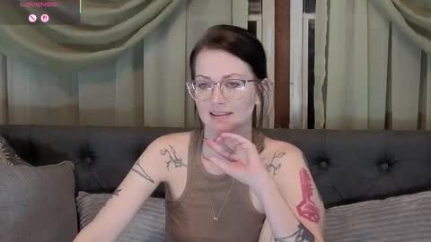 Snapshot of kohlbird chatting on 11/23/25, 12:43 kohlbird online show from 11/23/25, 12:43