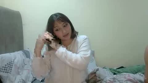 Snapshot of koiseraphin chatting on 04/01/26, 02:12 Jacob and Victoria online show from 04/01/26, 02:12