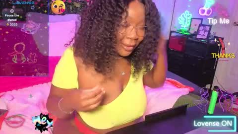 kokocherry00 online show from 12/02/25, 10:53