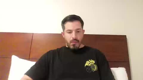 Snapshot of kolombianox chatting on 10/17/25, 03:42 kolombianox online show from 10/17/25, 03:42