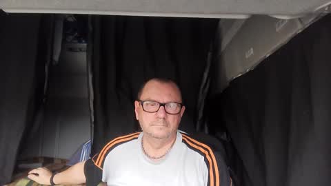 Snapshot of komputer123456789 chatting on 12/12/24, 11:07 Bogdan online show from 12/12/24, 11:07