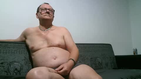 Snapshot of komputer123456789 chatting on 12/25/24, 05:58 Bogdan online show from 12/25/24, 05:58