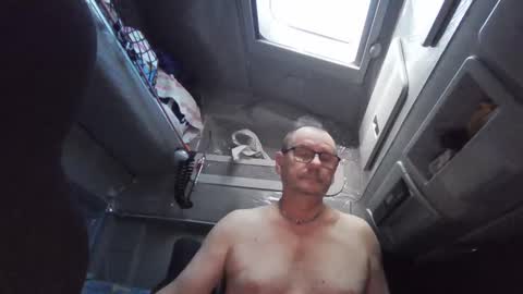 Snapshot of komputer123456789 chatting on 02/23/25, 08:39 Bogdan online show from 02/23/25, 08:39