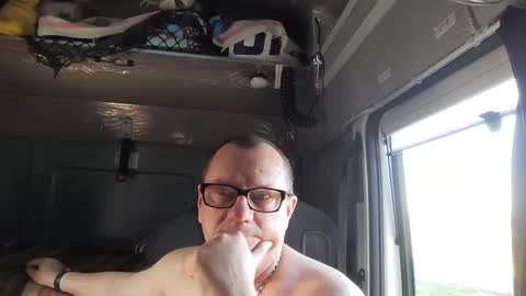 Snapshot of komputer123456789 chatting on 03/08/25, 08:33 Bogdan online show from 03/08/25, 08:33