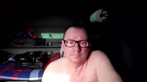 Snapshot of komputer123456789 chatting on 04/19/26, 07:29 Bogdan online show from 04/19/26, 07:29