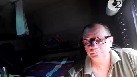 Snapshot of komputer123456789 chatting on 04/26/26, 09:29 Bogdan online show from 04/26/26, 09:29