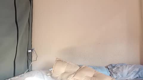 Snapshot of konnyydesire chatting on 04/22/26, 01:12 Konny and Laila online show from 04/22/26, 01:12