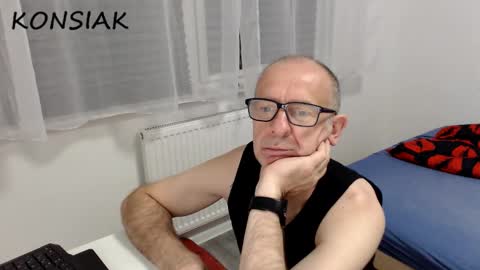 Komsiak online show from 10/14/25, 08:42