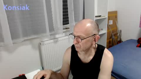 Snapshot of konsiak chatting on 04/26/26, 07:22 Komsiak online show from 04/26/26, 07:22