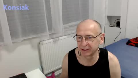 Snapshot of konsiak chatting on 04/29/26, 06:47 Komsiak online show from 04/29/26, 06:47