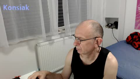 Snapshot of konsiak chatting on 05/05/26, 04:15 Komsiak online show from 05/05/26, 04:15