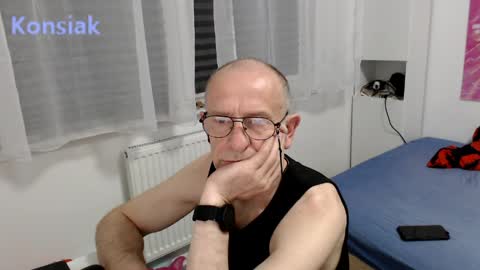 Snapshot of konsiak chatting on 05/06/26, 04:45 Komsiak online show from 05/06/26, 04:45