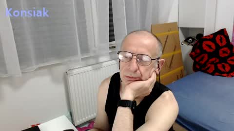 Snapshot of konsiak chatting on 05/15/26, 07:10 Komsiak online show from 05/15/26, 07:10