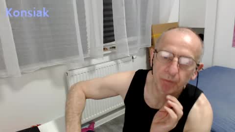 Snapshot of konsiak chatting on 05/16/26, 06:50 Komsiak online show from 05/16/26, 06:50