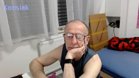 Snapshot of konsiak chatting on 05/18/26, 06:47 Komsiak online show from 05/18/26, 06:47