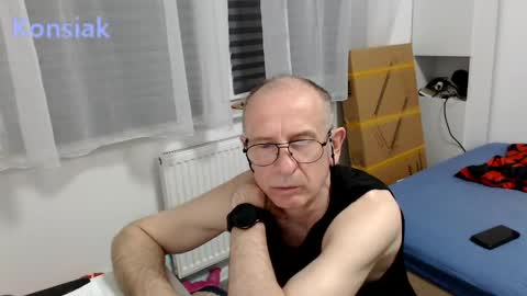 Snapshot of konsiak chatting on 05/19/26, 06:36 Komsiak online show from 05/19/26, 06:36