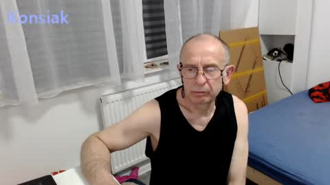 Snapshot of konsiak chatting on 05/20/26, 07:09 Komsiak online show from 05/20/26, 07:09