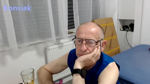 Snapshot of konsiak chatting on 06/08/26, 06:41 Komsiak online show from 06/08/26, 06:41