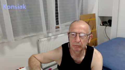 Snapshot of konsiak chatting on 06/11/26, 07:12 Komsiak online show from 06/11/26, 07:12