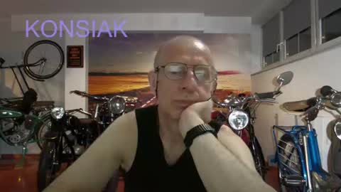 Snapshot of konsiak chatting on 06/25/26, 09:52 Komsiak online show from 06/25/26, 09:52