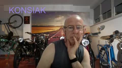 Snapshot of konsiak chatting on 07/20/26, 06:21 Komsiak online show from 07/20/26, 06:21