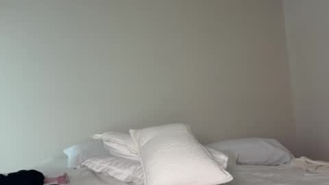 Snapshot of korinaluvv chatting on 04/20/26, 12:02 Korina online show from 04/20/26, 12:02