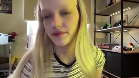 Snapshot of kortneyhiedeman chatting on 06/22/26, 07:11 Ariela online show from 06/22/26, 07:11
