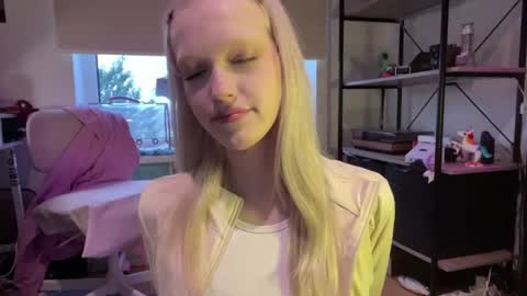 Snapshot of kortneyhiedeman chatting on 06/26/26, 06:45 Ariela online show from 06/26/26, 06:45