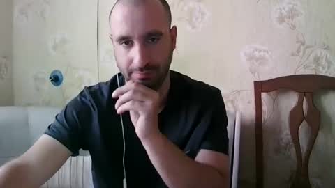 Snapshot of kostua31 chatting on 10/04/25, 06:44 kvg-1994 online show from 10/04/25, 06:44