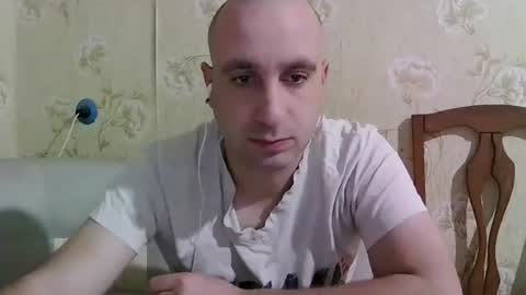 Snapshot of kostua31 chatting on 10/24/25, 04:03 kvg-1994 online show from 10/24/25, 04:03