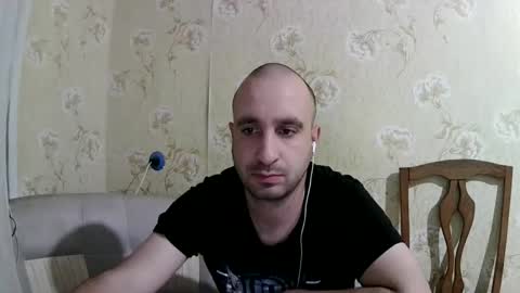 Snapshot of kostua31 chatting on 10/27/25, 07:18 kvg-1994 online show from 10/27/25, 07:18