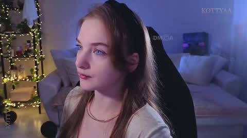 Snapshot of kottyaa_ch chatting on 11/07/25, 07:03 Kottyaa cb FOLLOWING online show from 11/07/25, 07:03