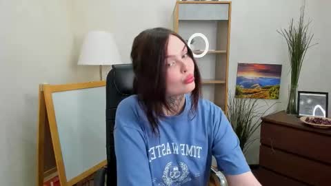 Snapshot of kotysexykitty chatting on 12/13/25, 07:53 Ariel online show from 12/13/25, 07:53