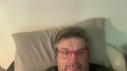 Snapshot of kovapoika chatting on 10/13/25, 02:50 kovapoika online show from 10/13/25, 02:50