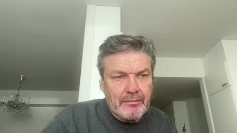 Snapshot of kovapoika chatting on 10/15/25, 01:22 kovapoika online show from 10/15/25, 01:22