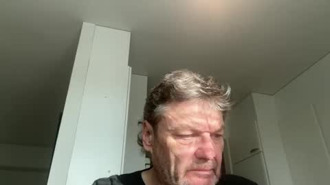 Snapshot of kovapoika chatting on 10/20/25, 01:00 kovapoika online show from 10/20/25, 01:00