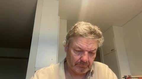 Snapshot of kovapoika chatting on 10/25/25, 09:39 kovapoika online show from 10/25/25, 09:39