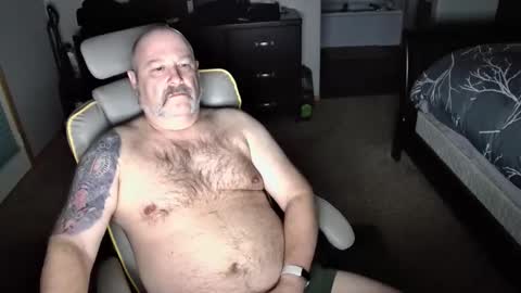 Snapshot of kowjam chatting on 12/18/25, 06:30 CanLoad online show from 12/18/25, 06:30