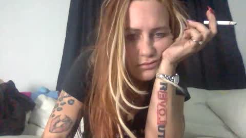 Snapshot of koyoteej chatting on 01/06/26, 11:51 koyoteej online show from 01/06/26, 11:51