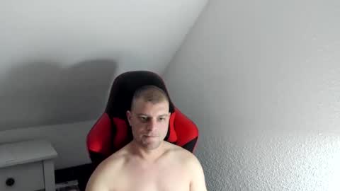 Snapshot of kozik1992 chatting on 12/05/25, 05:16 Bartek online show from 12/05/25, 05:16