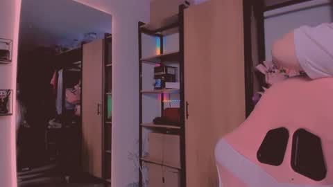 Khloe online show from 01/15/26, 03:22