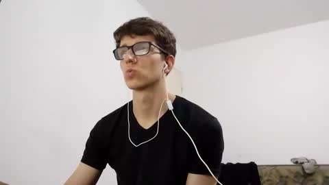 Snapshot of kpo10 chatting on 12/15/24, 10:50 Facu online show from 12/15/24, 10:50