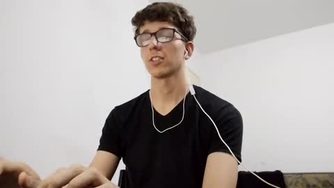 Snapshot of kpo10 chatting on 12/20/24, 06:29 Facu online show from 12/20/24, 06:29